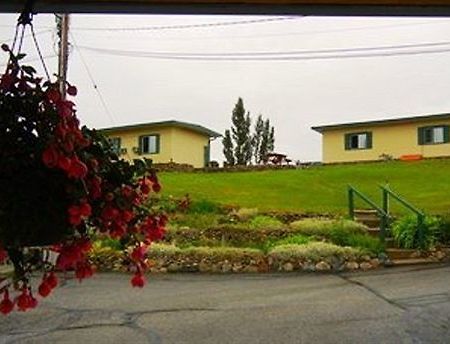 Pleasant View Motel Summerland Bagian luar foto