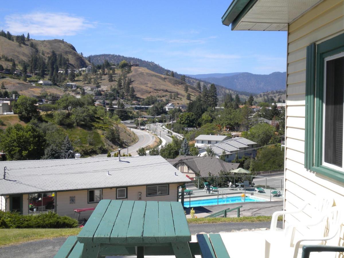 Pleasant View Motel Summerland Bagian luar foto