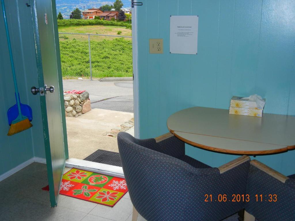 Pleasant View Motel Summerland Ruang foto
