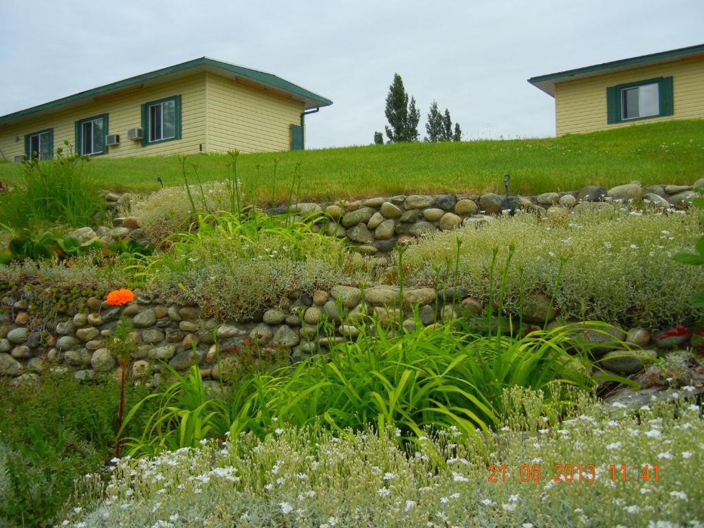 Pleasant View Motel Summerland Bagian luar foto