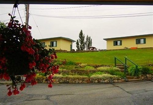 Pleasant View Motel Summerland Bagian luar foto